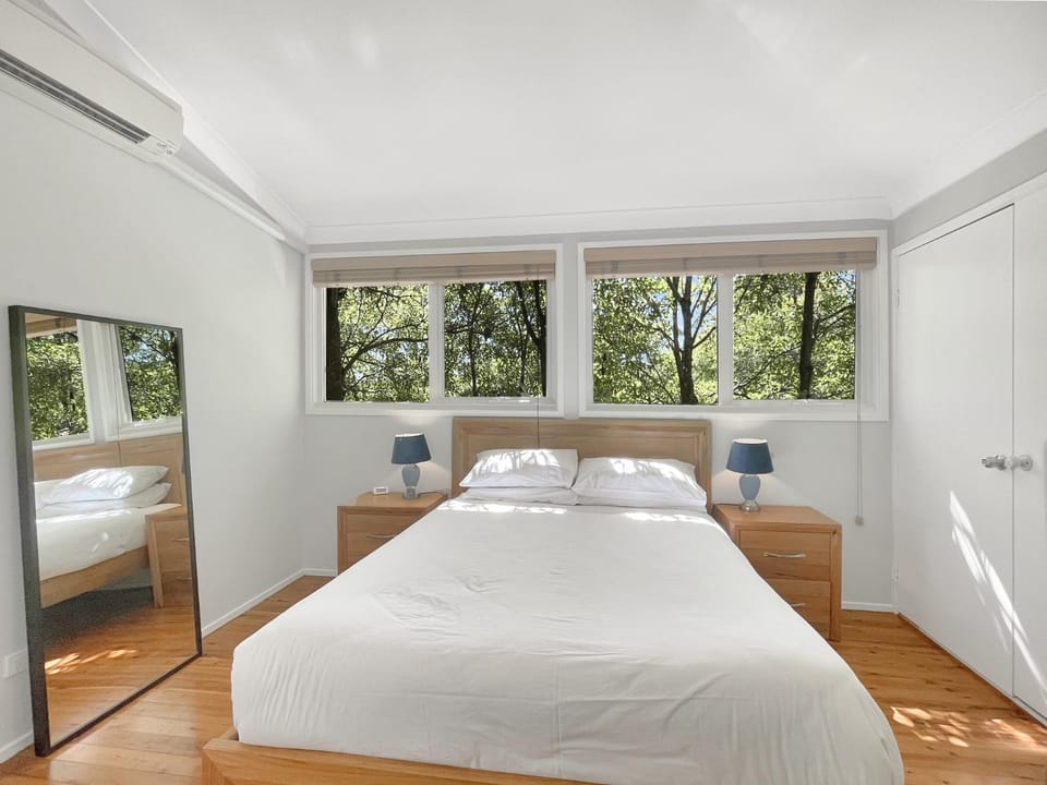 Riverside 3-Bed Townhouse with Spacious Deck House in Annetts Parade
