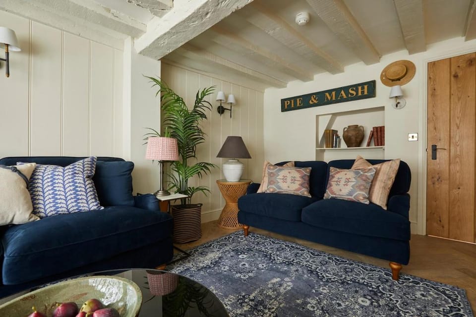 Courtyard Suite at The Bull Hotel - Pet friendly Apartment in Henley-on-Thames
