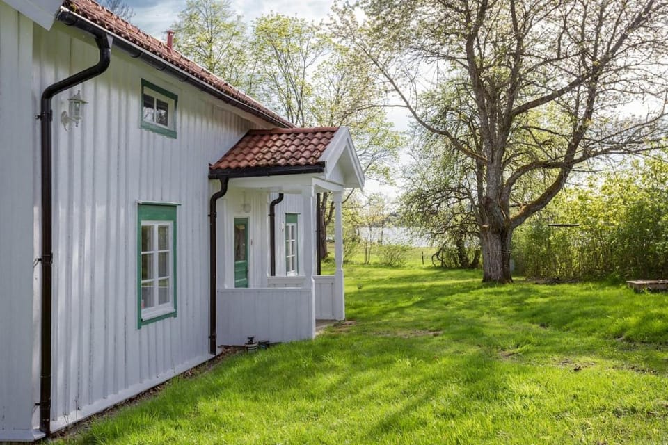 Lunneviken Hof Countryside Lakehouse House in Västra Götaland County