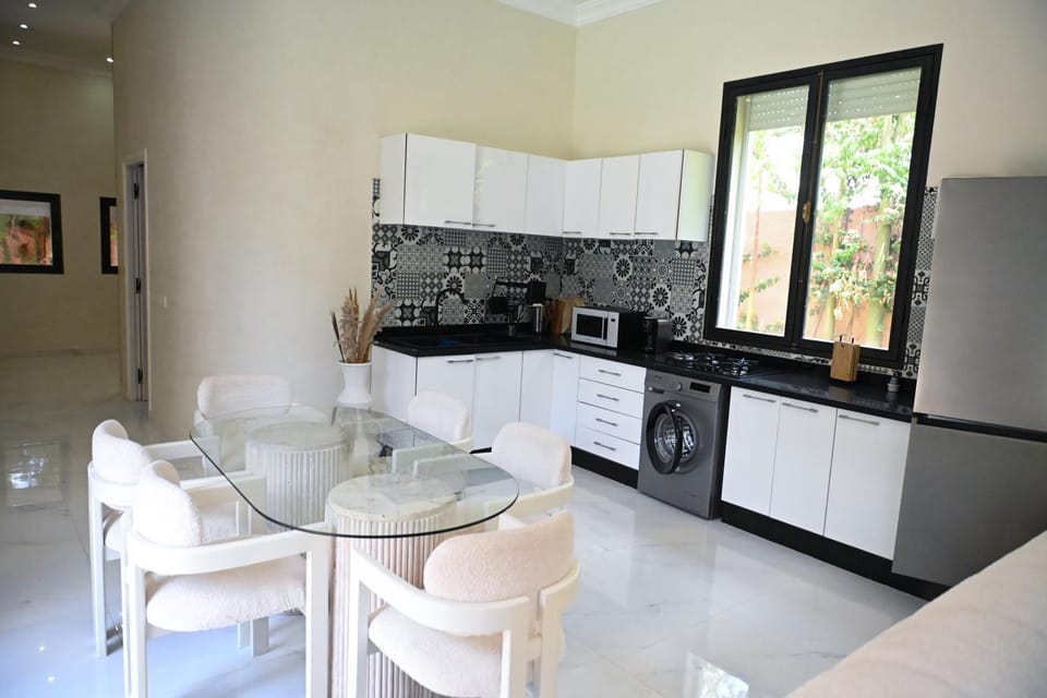 Coffee/tea facilities, Kitchen or kitchenette, Living room, Seating area, Dining area, dishwasher, minibar, oven, stove, toaster