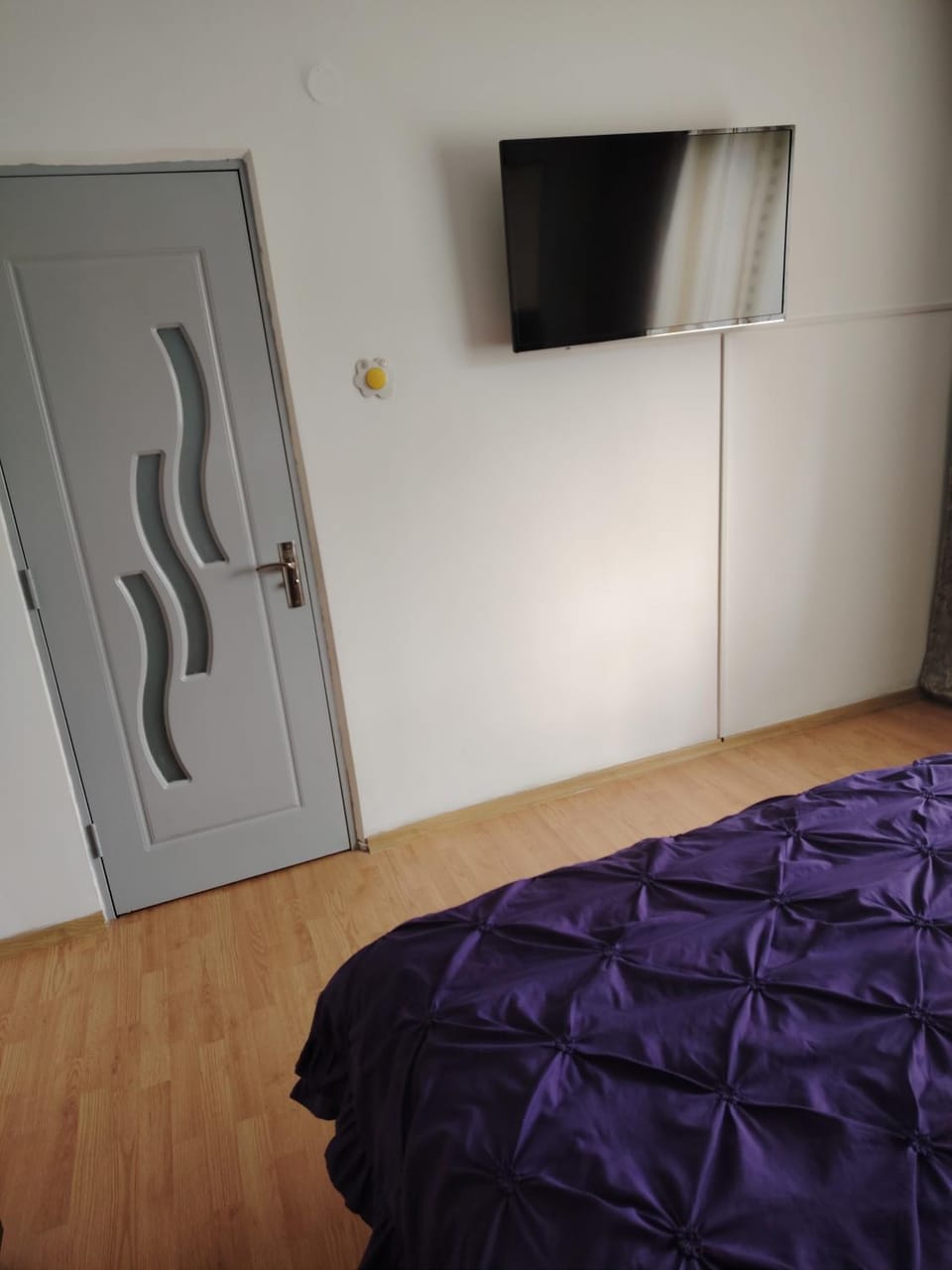 Bed, TV and multimedia, Bedroom, wardrobe
