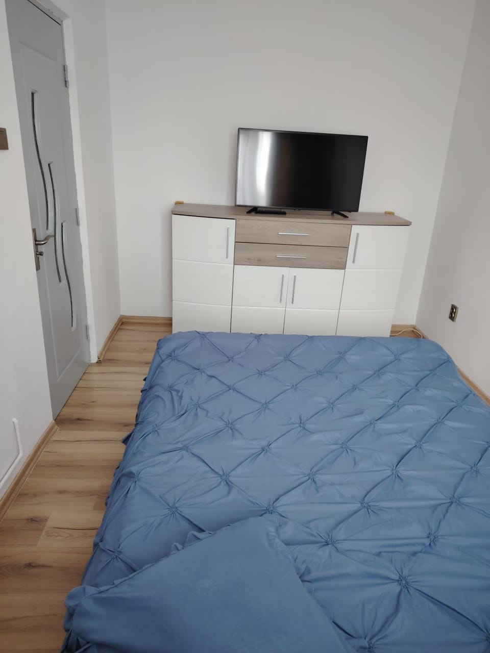 Bed, TV and multimedia