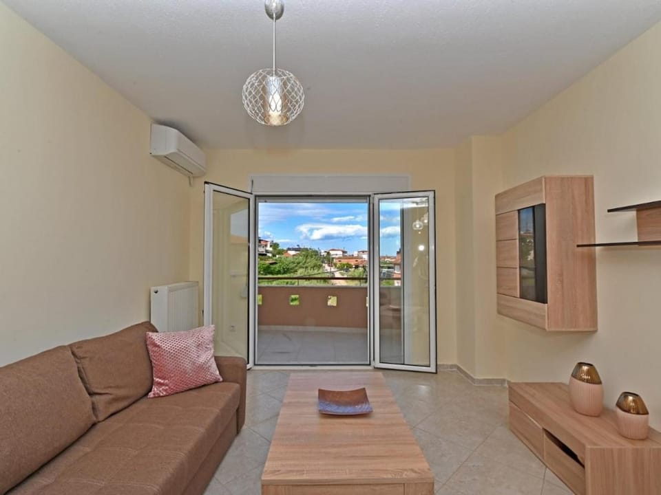 TV and multimedia, View (from property/room), Balcony/Terrace, Living room, Seating area