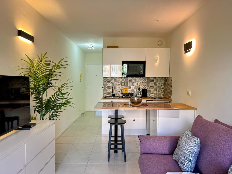 Kitchen or kitchenette, Living room, Dining area