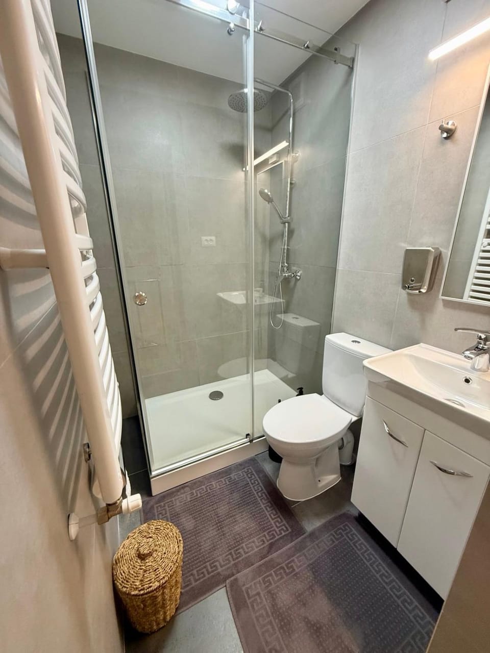 Shower, Toilet, Bathroom