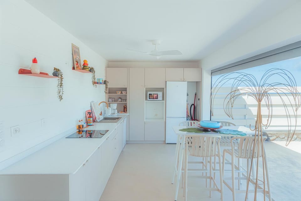 Kitchen or kitchenette, Dining area, oven, stove
