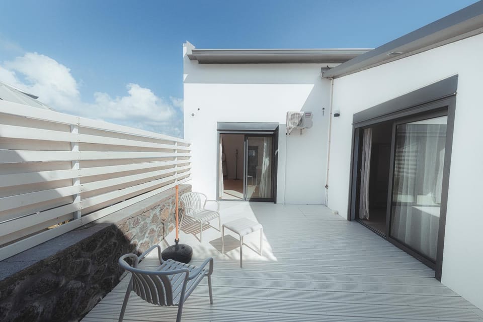 Property building, Patio, Day, Balcony/Terrace