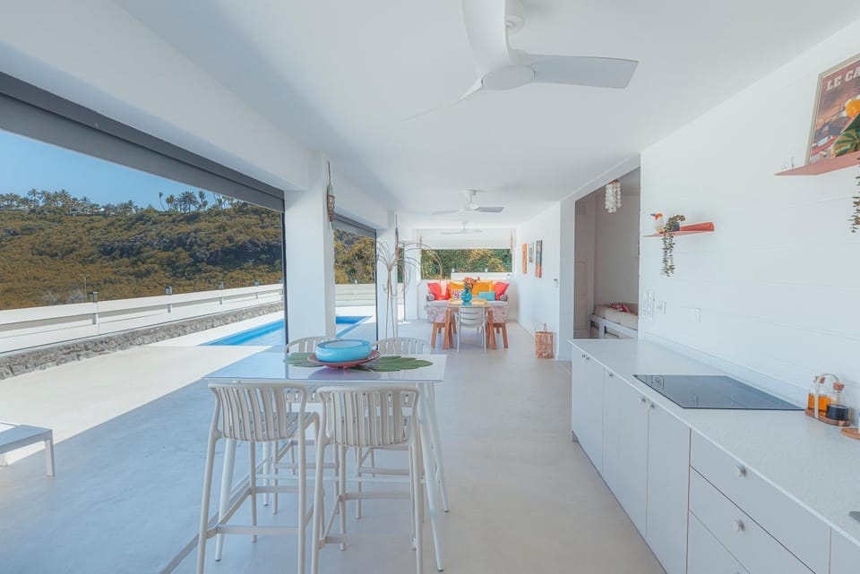 View (from property/room), Balcony/Terrace, Kitchen or kitchenette, Dining area, Pool view, Swimming pool