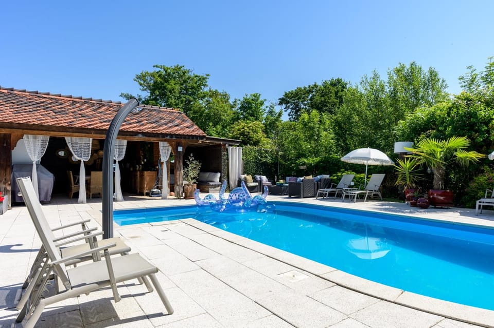 Chez Noëlle - Piscine Bed and Breakfast in Sélestat