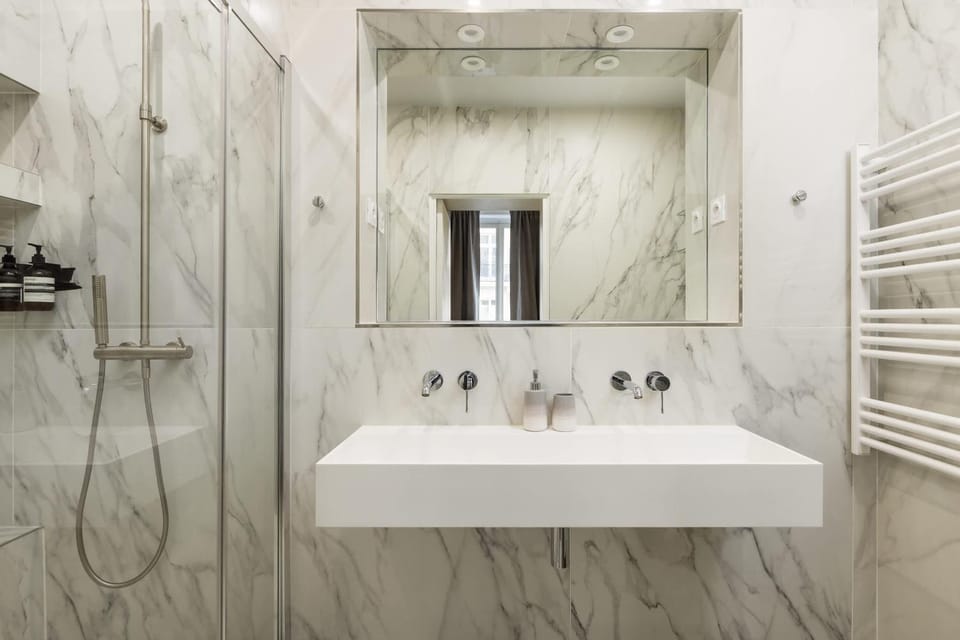 Montaigne Collection I 3BR 6P Triangle d Or Apartment in Paris