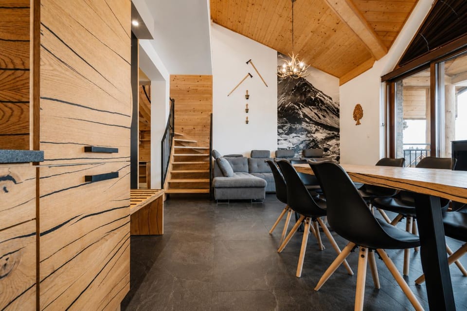 Living room, Seating area, Dining area