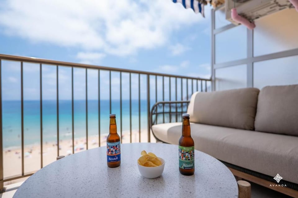 Natural landscape, View (from property/room), Balcony/Terrace, Dining area, Beach, Sea view