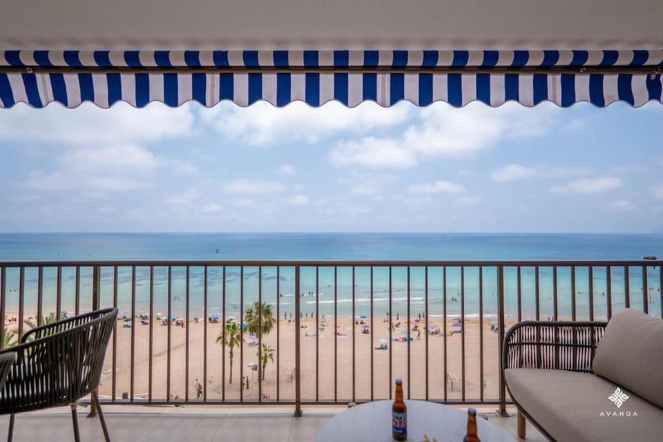 Natural landscape, View (from property/room), Balcony/Terrace, Living room, Seating area, Beach, Sea view