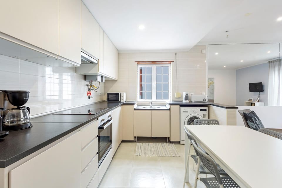 Kitchen or kitchenette, Living room, Seating area, Dining area, dishwasher, oven, stove, toaster