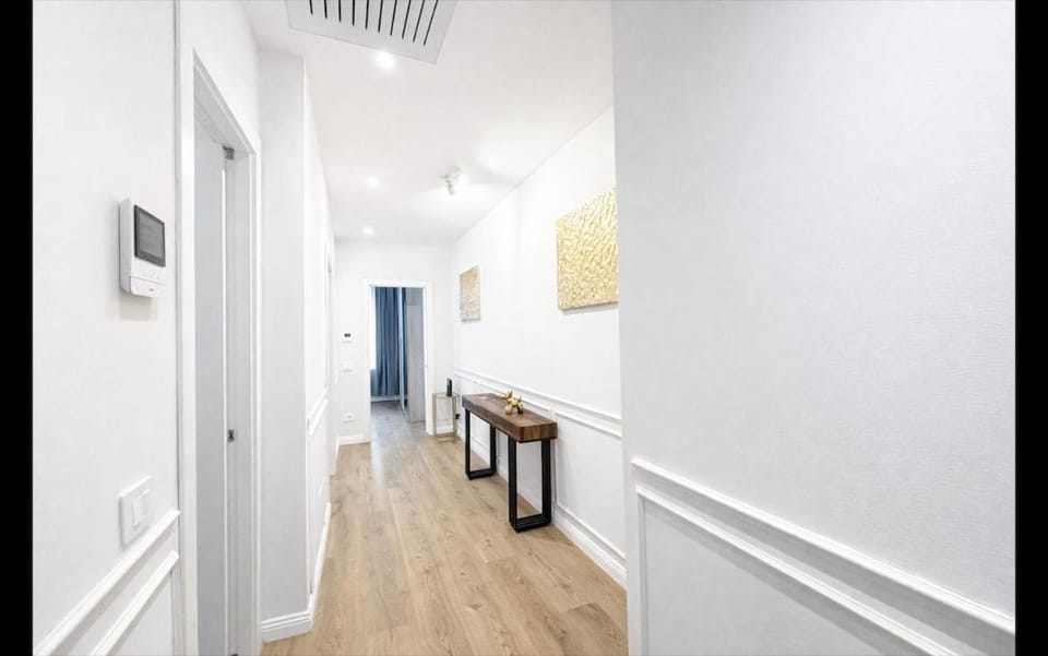 Luxury Apartment in Old Town, Piazza Cavalli, 2 Bedrooms Apartment in Piacenza