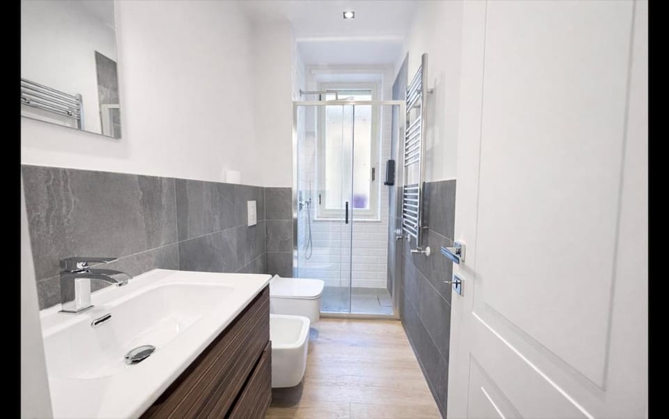Luxury Apartment in Old Town, Piazza Cavalli, 2 Bedrooms Apartment in Piacenza