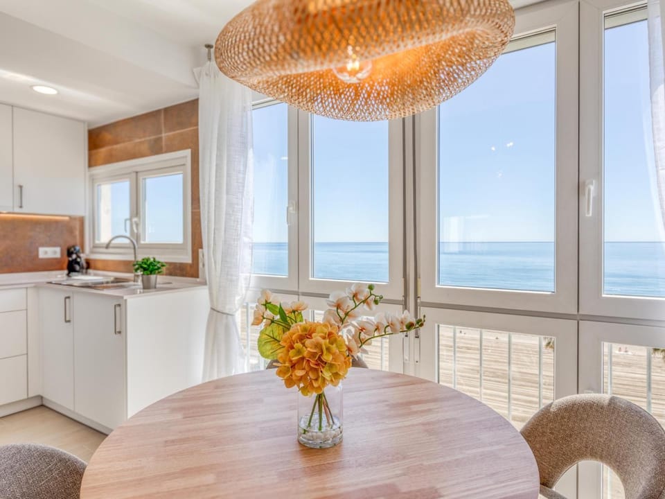 Kitchen or kitchenette, Dining area, Sea view