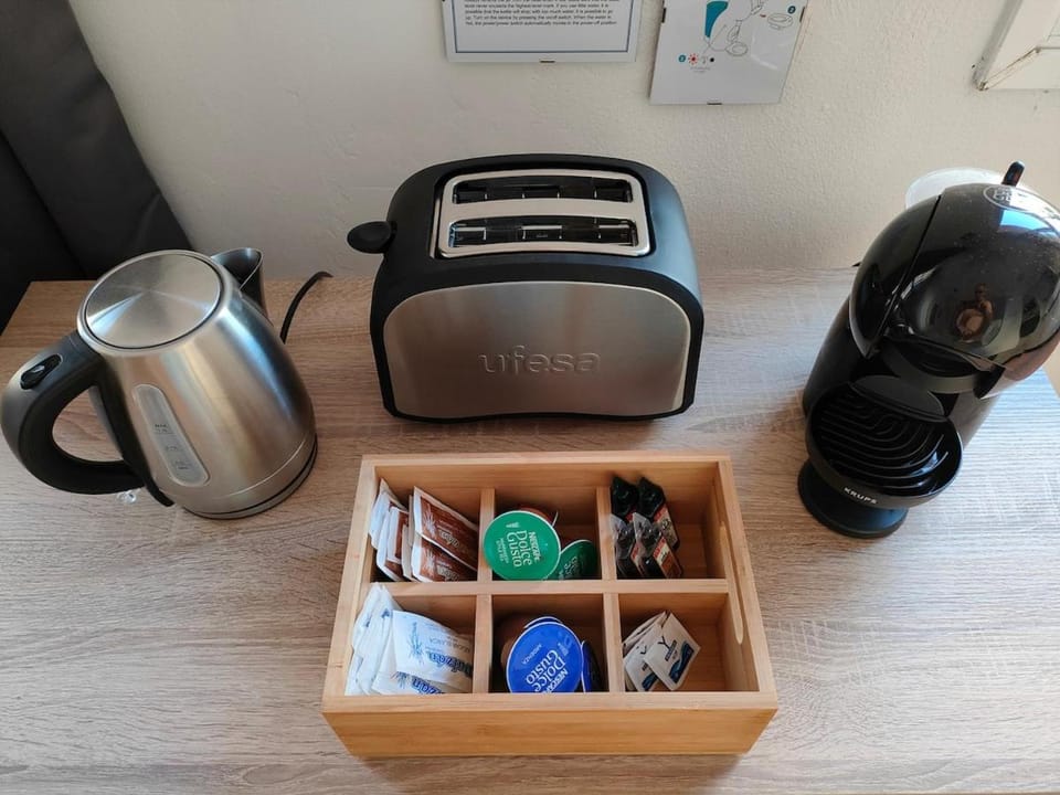 Coffee/tea facilities, toaster