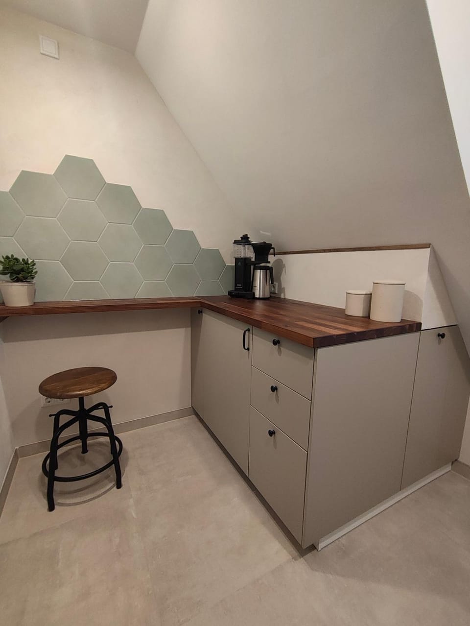 Kitchen or kitchenette