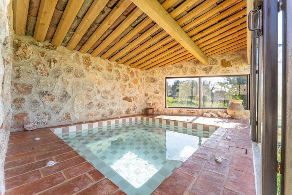 Hot Tub, Hot Tub