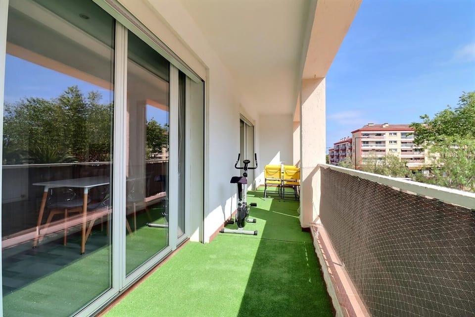Loue appart 2 ch 67 M2 plein sud St Aygulf 100 M mer et plage Apartment in Fréjus