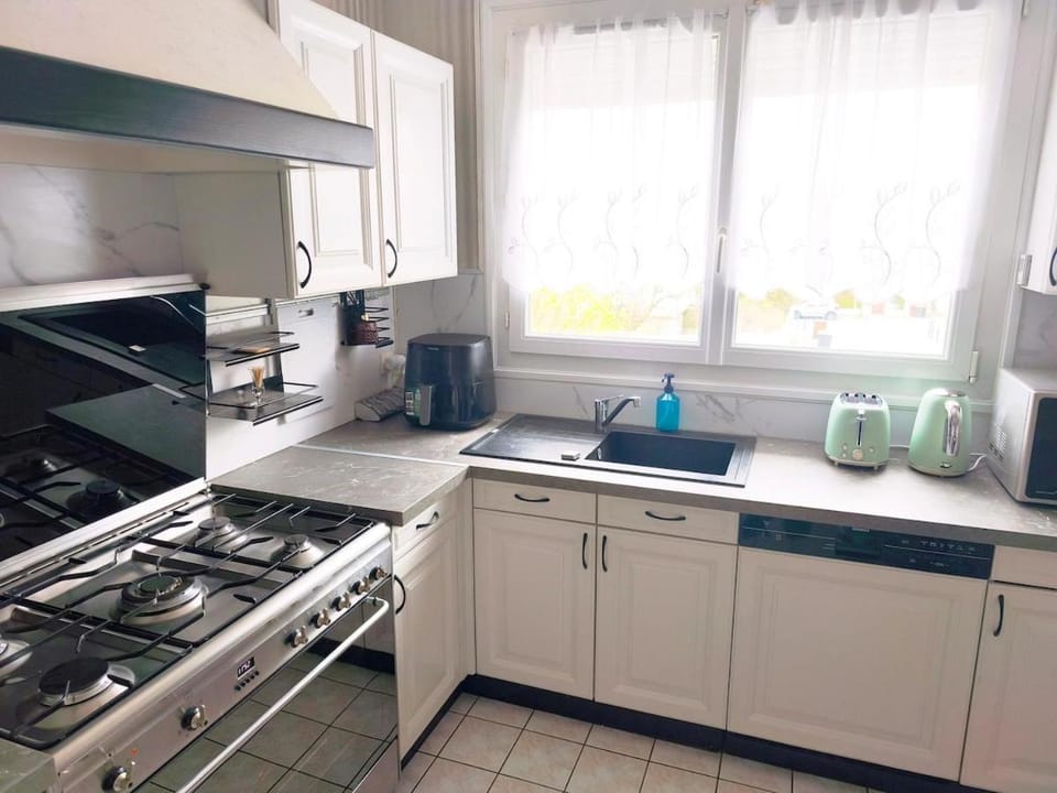 Wifi, Balcon, Spacieux - Chez Bibi & Perfect Apartment in Île-de-France