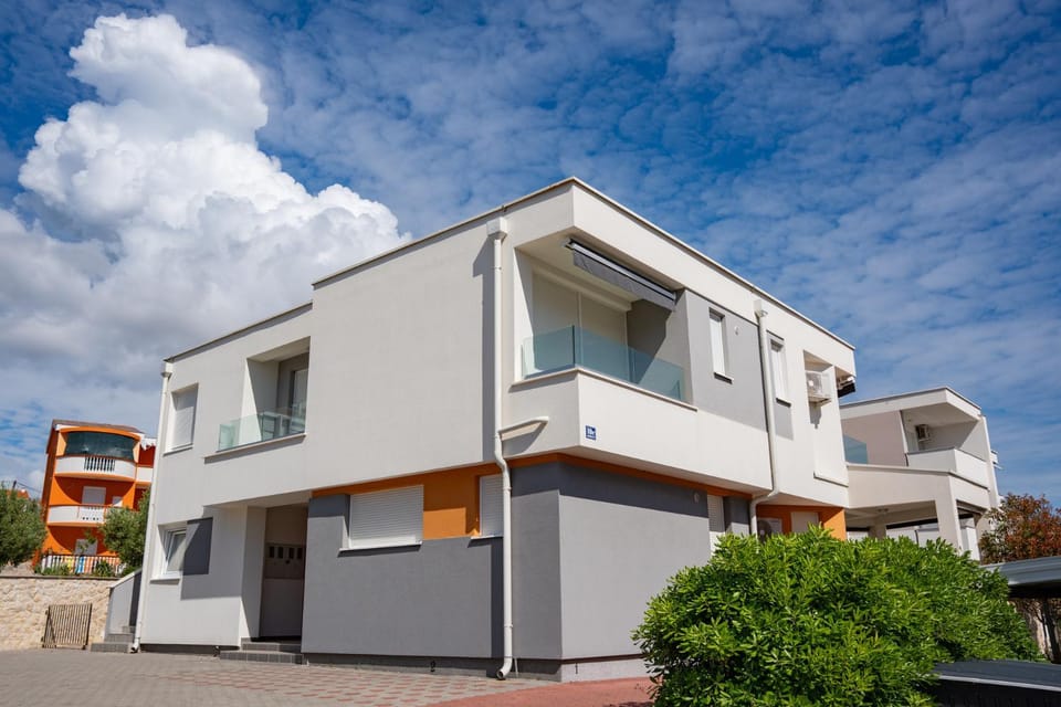 Property building, Balcony/Terrace
