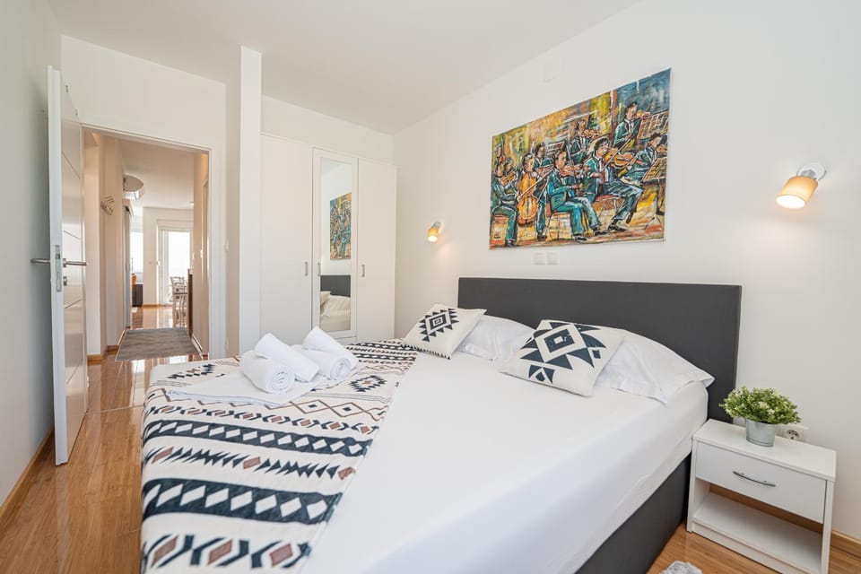 Bed, Bedroom, towels