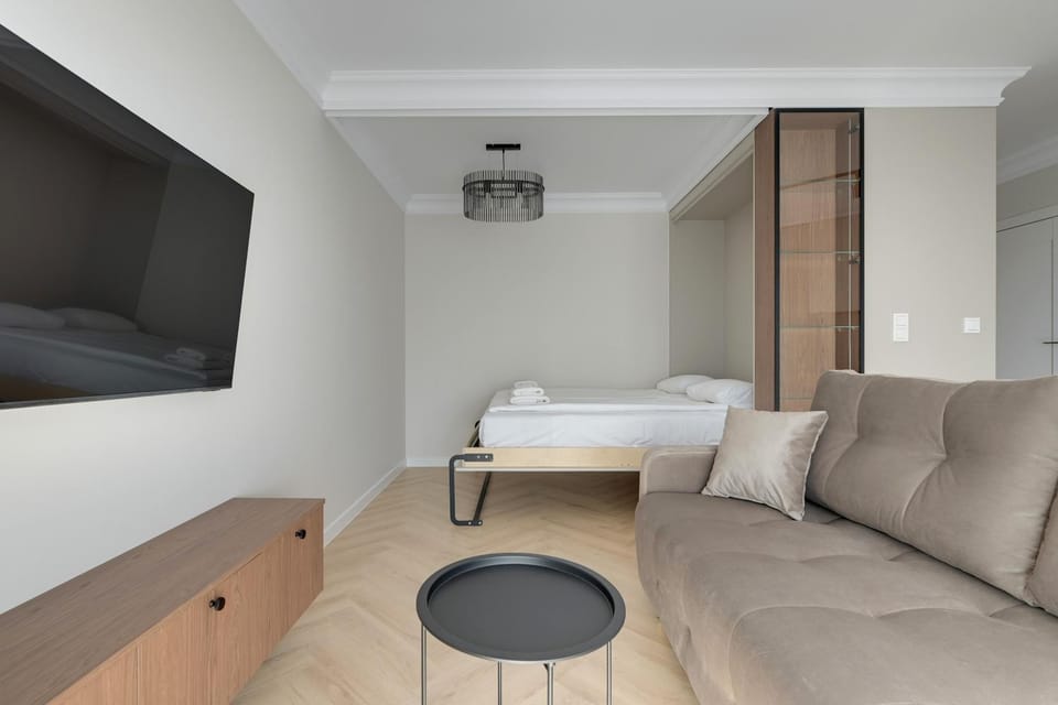 Bed, TV and multimedia, Living room, Photo of the whole room, Seating area