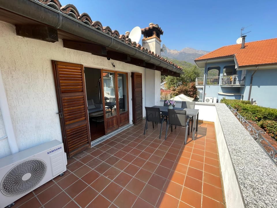 Balcony/Terrace, Mountain view