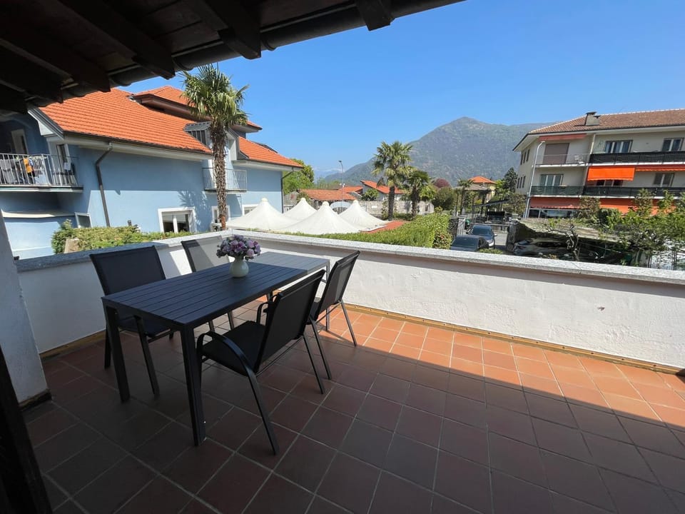 Balcony/Terrace, Mountain view