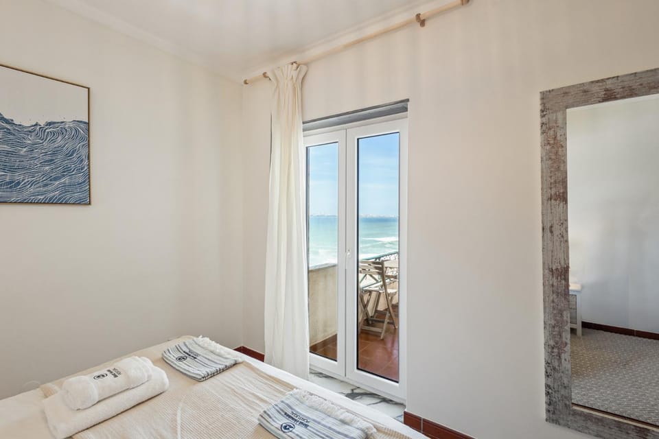 Photo of the whole room, Bedroom, Sea view