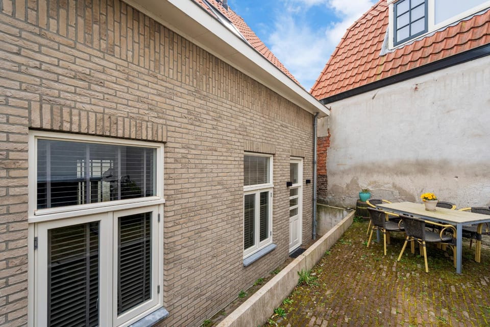 Property building, Facade/entrance, Balcony/Terrace