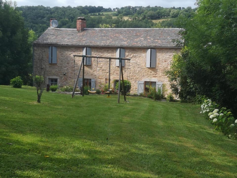 Presbytère st michel de léon House in Occitanie