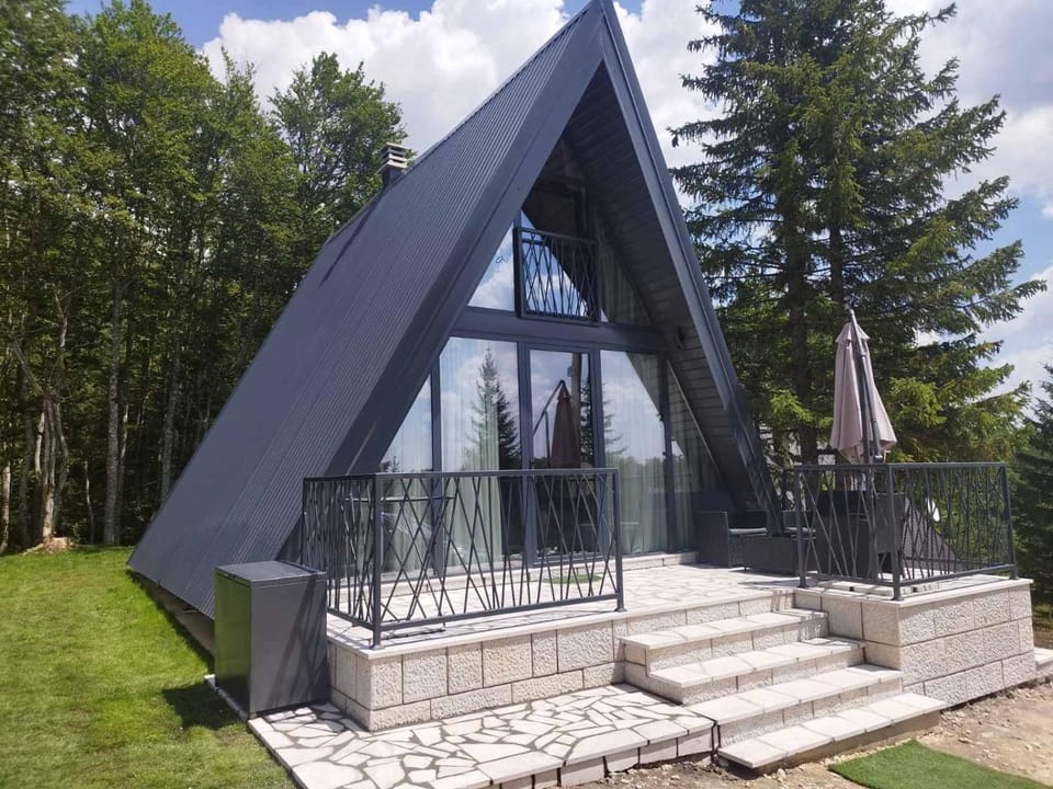 The Pine Nook Durmitor Žabljak House in Montenegro