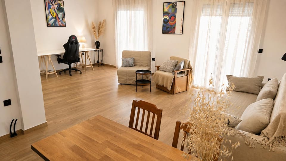 Living room, Photo of the whole room