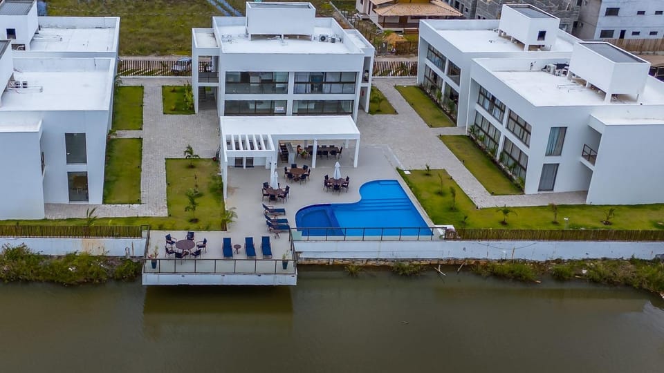 Day, Natural landscape, View (from property/room), Balcony/Terrace, Lake view, Swimming pool, sunbed