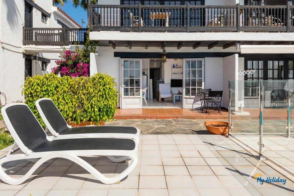Balcony/Terrace, sunbed