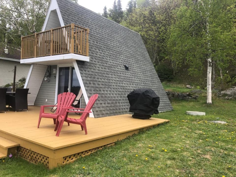 Chalet Le Pointu - St-Lawrence River View Chalet in Rivière-du-Loup