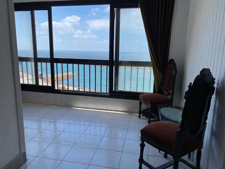 Relaxing 4 Bedroom Sea View Apartment - Spacious & Comfortable Apartment in Alexandria
