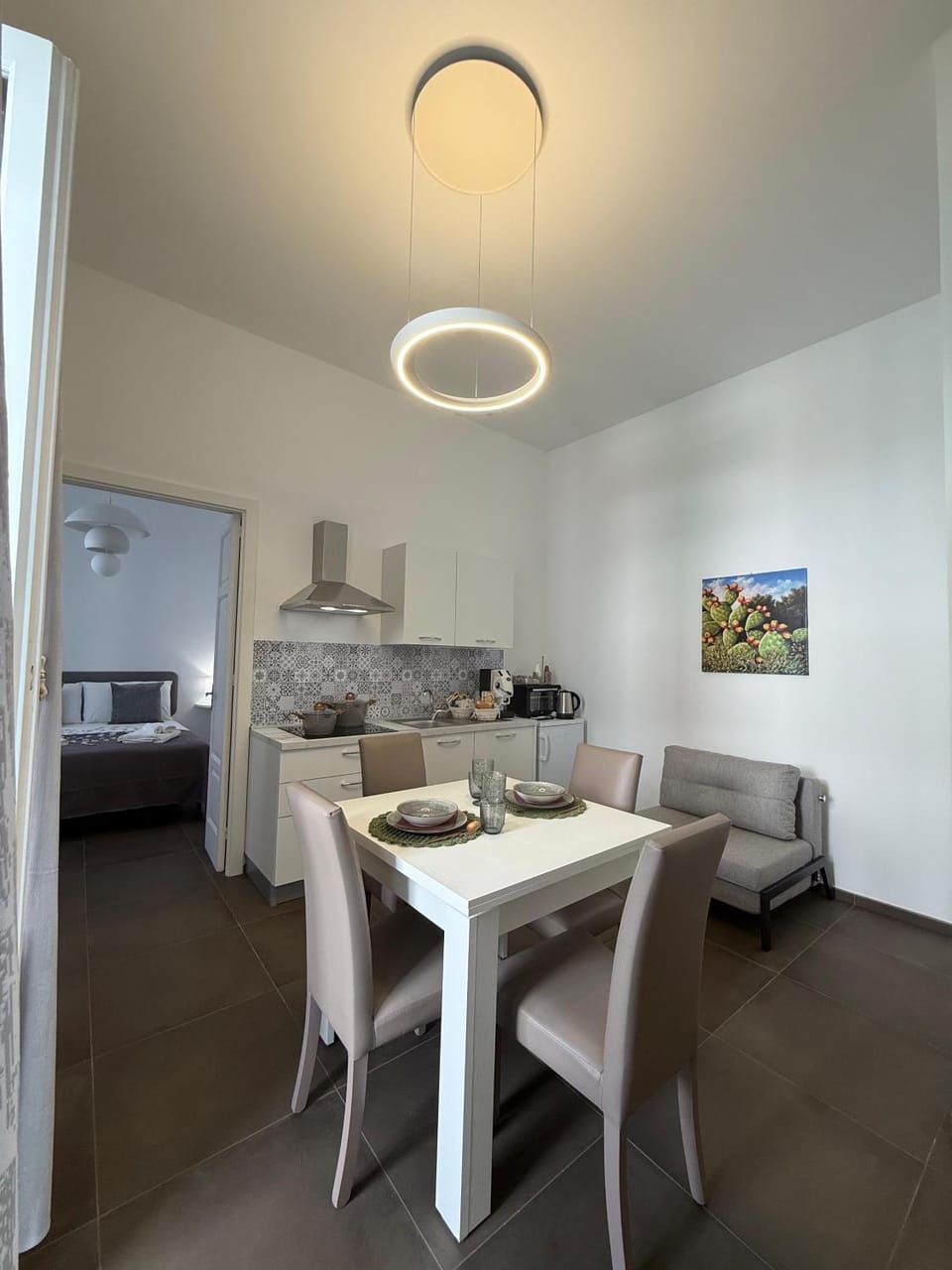 Kitchen or kitchenette, Living room, Seating area, Dining area