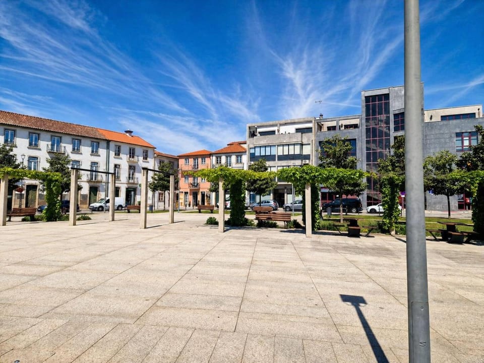 Property building, Day, Neighbourhood, City view, Street view, Location