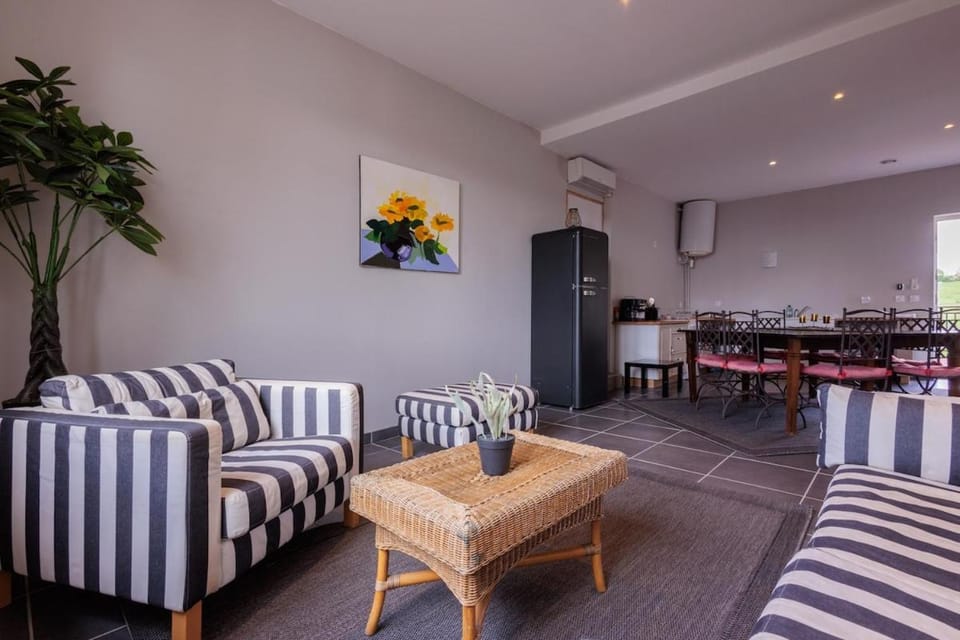 Gîte des Lanternes, Séjour cosy entre Dombes et Beaujolais, 8 à 10 personnes House in Auvergne-Rhône-Alpes