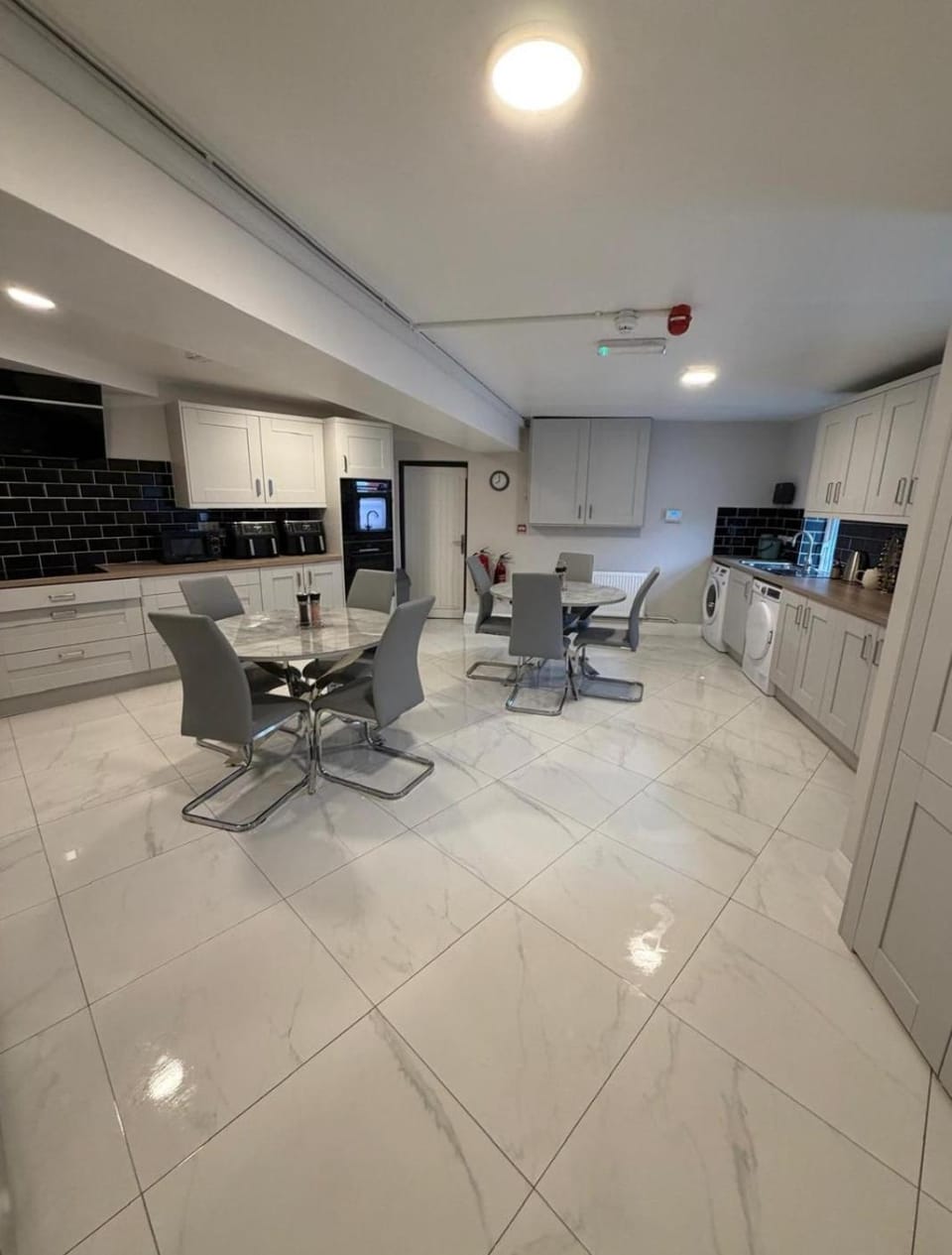 Kitchen or kitchenette, Dining area, stove