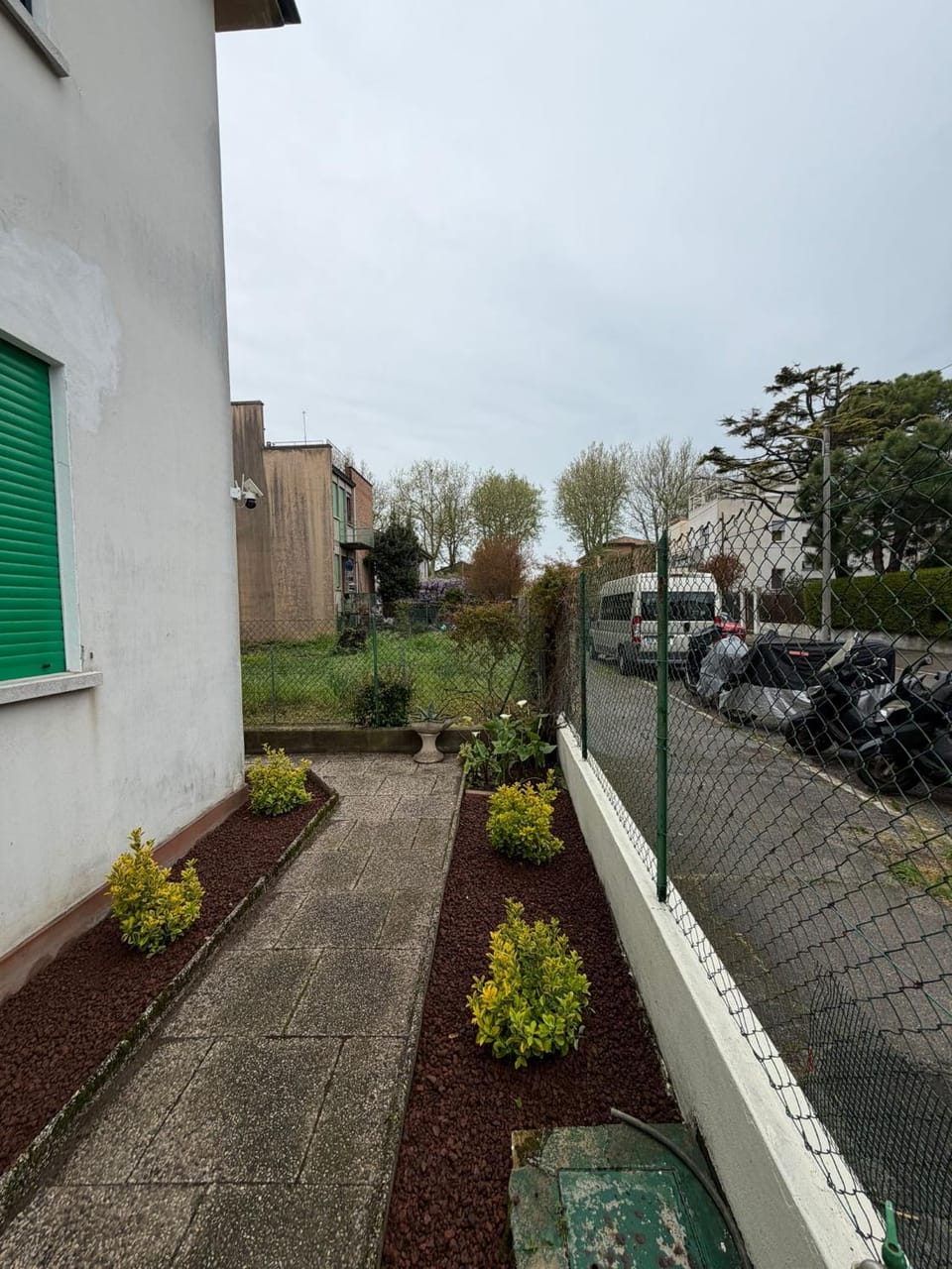 Property building, Spring, Day, Garden, Garden view, Parking