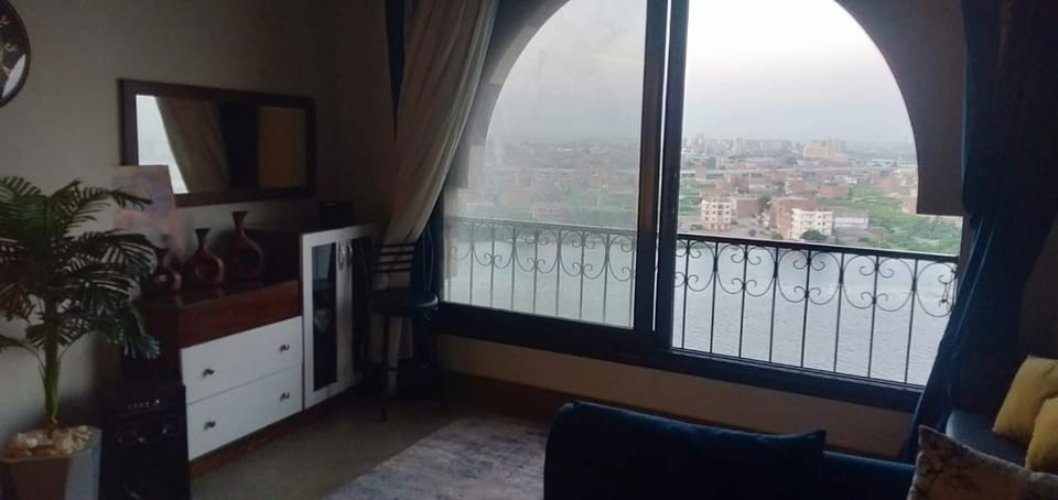 شقة فندقية صف اول على النيل وسط البلد Apartment in Cairo