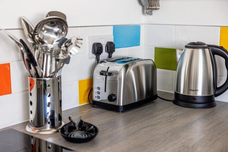 Contractor House Near Hospital FREE Parking Sleeps 7 - Long Stays Welcome Apartment in Sunderland