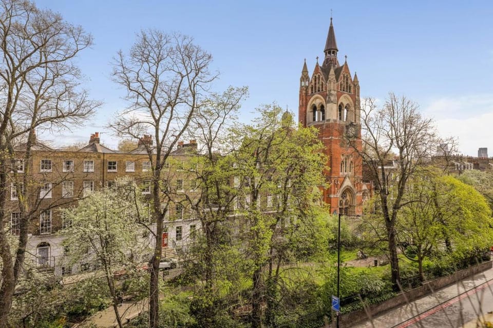 1BR in Prime Islington Location near Angel Station Apartment in London Borough of Islington