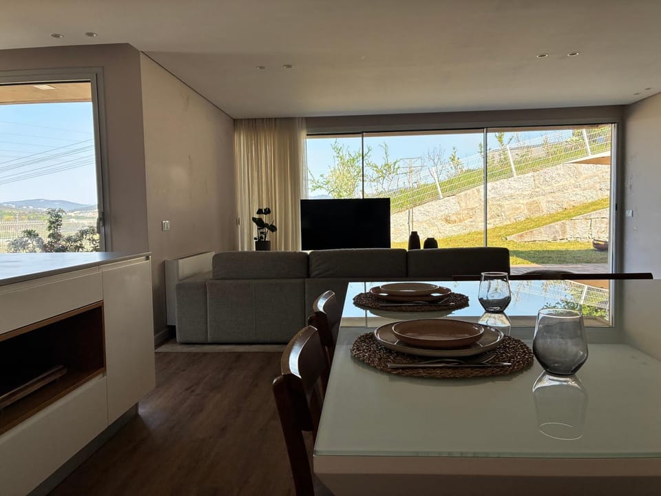 Communal lounge/ TV room, TV and multimedia, Living room, Dining area, Evening entertainment