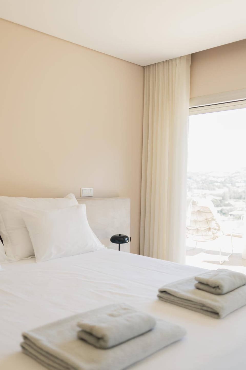 View (from property/room), Balcony/Terrace, Bedroom, Mountain view